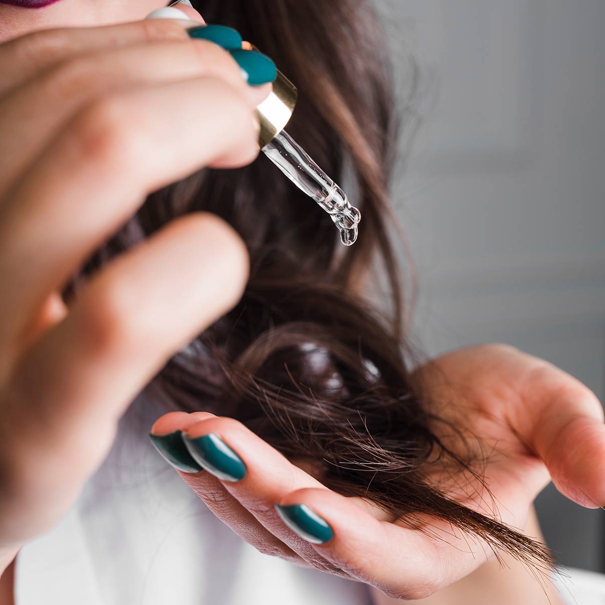 Cara Membuat Rambut Halus Rutin Aplikasikan Vitamin Rambut