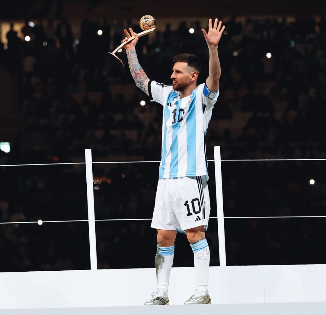 rambut pemain sepak bola Lionel Messi